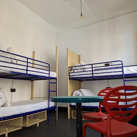 Rock N Bowl Hostel *