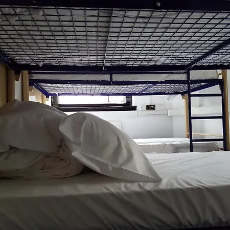 Rock N Bowl Hostel *
