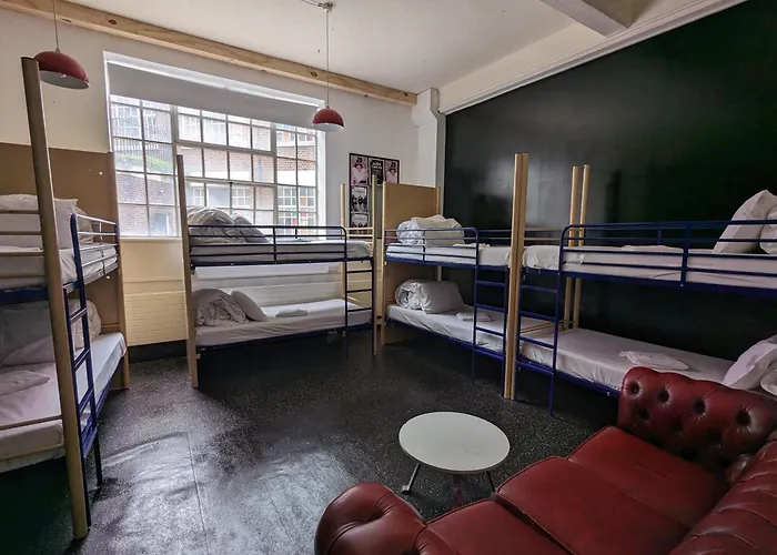 Rock N Bowl Хостел *