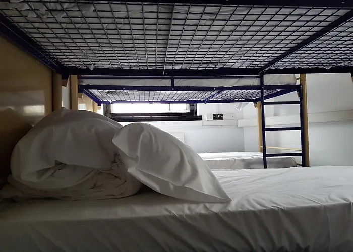 Rock N Bowl Хостел *