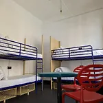 Rock N Bowl Hostel *