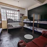Rock N Bowl Hostel *
