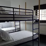 Rock N Bowl Hostel *