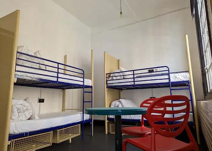 Rock N Bowl بيت شباب *