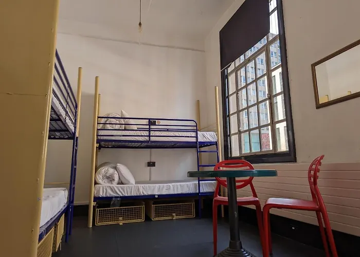 Rock N Bowl بيت شباب *