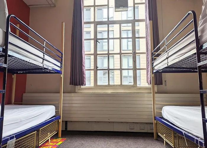 بيت شباب Rock N Bowl *