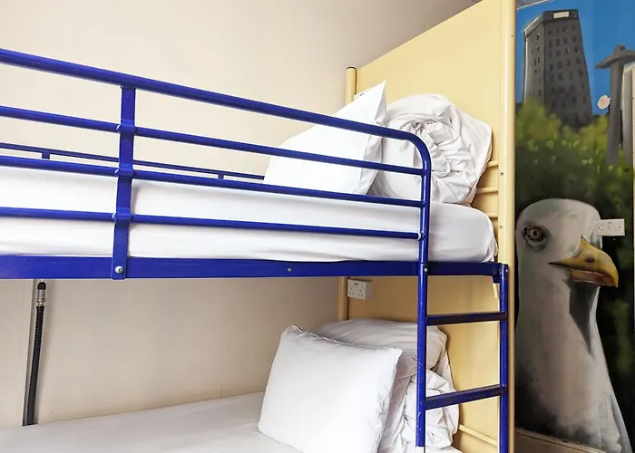 بيت شباب Rock N Bowl *