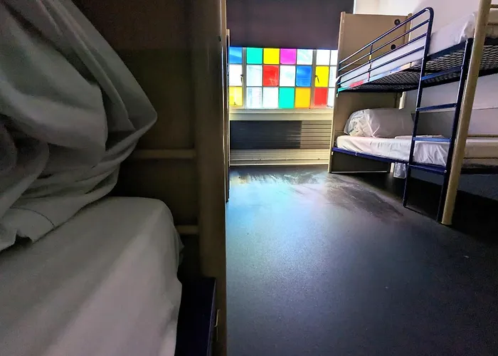 Rock N Bowl بيت شباب بريستول